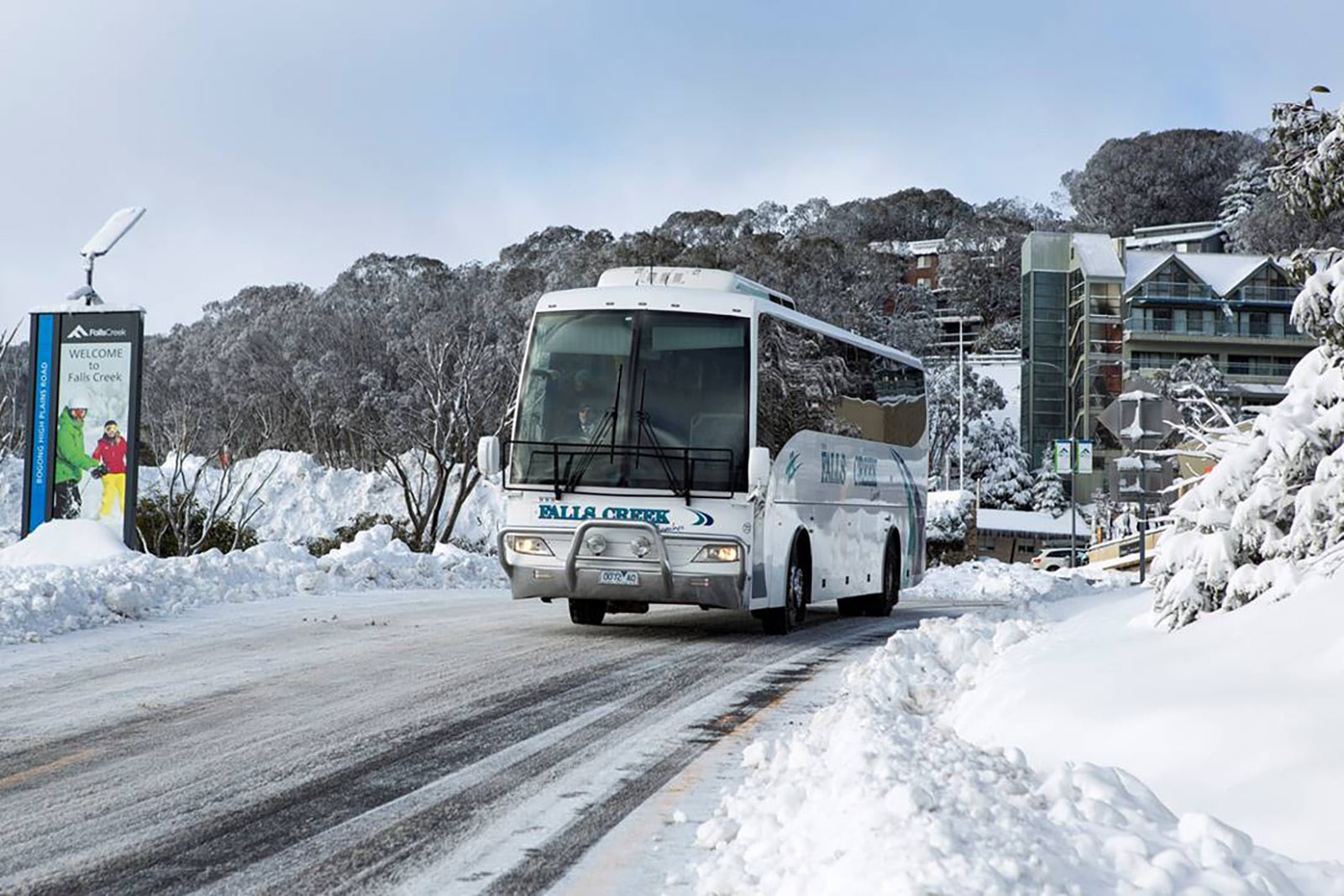 Bus in the snow at Falls Creek